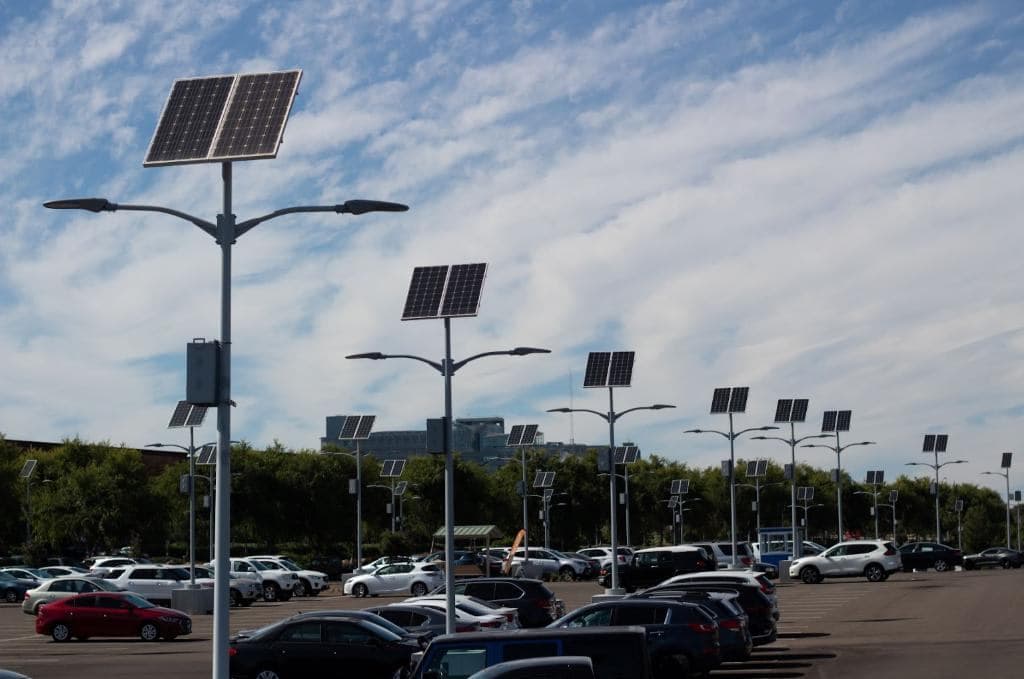 Solar-powered parking lot lighting installation